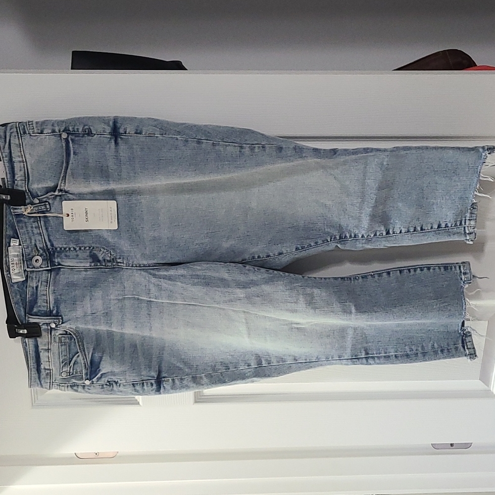 Torrid cropped skinny jeans